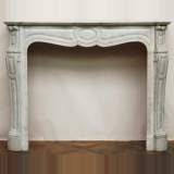 White Pompadour mantel - Reference 1265&nbsp;Width&nbsp;4' 4'' ¾&nbsp;Height&nbsp;3' 5'' ⅜