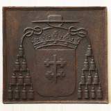 Rare cast iron fireback with the symbols of a bishop - Reference 9165&nbsp;Width&nbsp;2' 10'' ⅝&nbsp;Height&nbsp;2' 8'' ¼