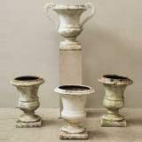 Four 18th century cast iron garden vases - Reference 9413&nbsp;Width&nbsp;1' 11'' ⅝&nbsp;Height&nbsp;1' 8'' ⅞