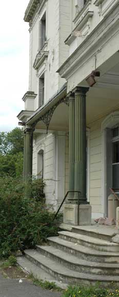 Cast iron columns. 10 columns