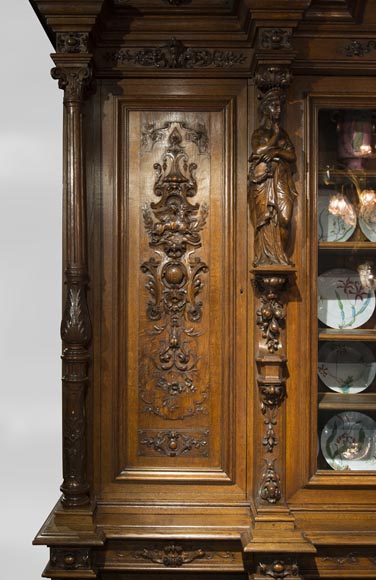 Richly carved Neo-Renaissance style buffet - Bookcases, desks, Vitrines