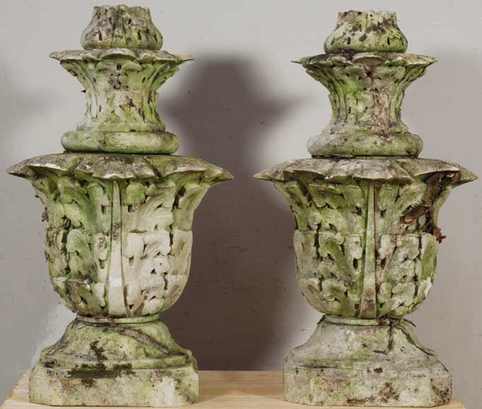 Pair of stone pillar top urns - Planters, vases and urns