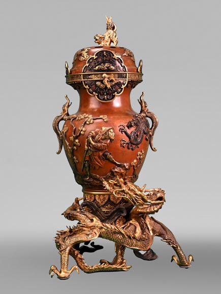 L'ESCALIER DE CRISTAL, Vase Clock with Dragon Mount, after 1885-0