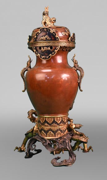 L'ESCALIER DE CRISTAL, Vase Clock with Dragon Mount, after 1885-2