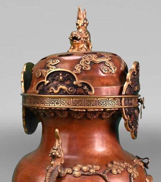 L'ESCALIER DE CRISTAL, Vase Clock with Dragon Mount, after 1885-5