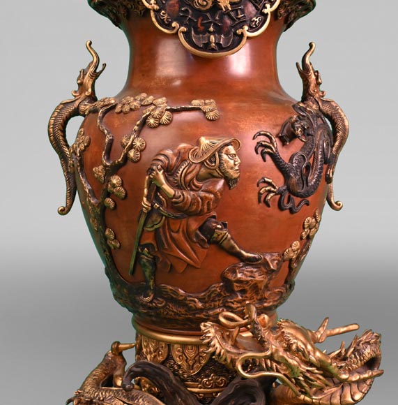 L'ESCALIER DE CRISTAL, Vase Clock with Dragon Mount, after 1885-6