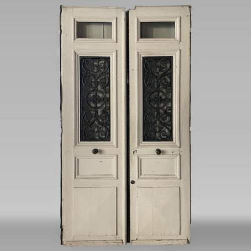 Small antique and simple door in oak with an oval opening - Doors