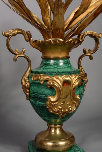 一对镀金青铜孔雀石花瓶，俄罗斯，十九世纪末- 艺术品
