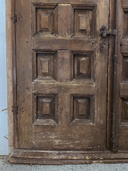 Small antique and simple door in oak with an oval opening - Doors