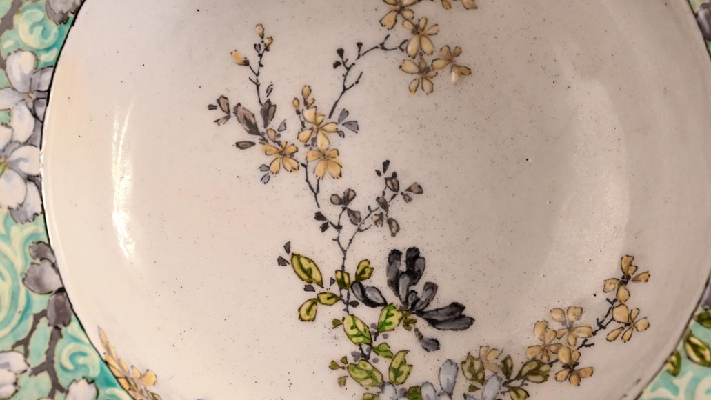 Edmond LACHENAL for L'ESCALIER DE CRISTAL, Earthenware bowl decorated with flowers, circa 1890-5