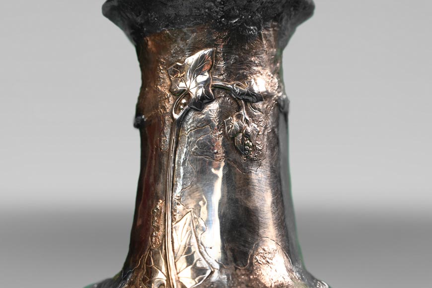 Henri HUSSON, Adrien HÉBRARD, Remarkable Solid Silver Vase with Grasshopper and Vine Leaves Decoration, circa 1908-2