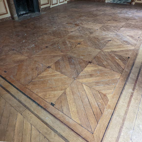 Oak parquet flooring with a diamond and flower decoration with edges ...