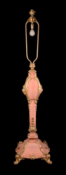 Fonderie Fumière & Co, Rococo pink marble lamp with gilded bronze masks, circa 1906-1926-2