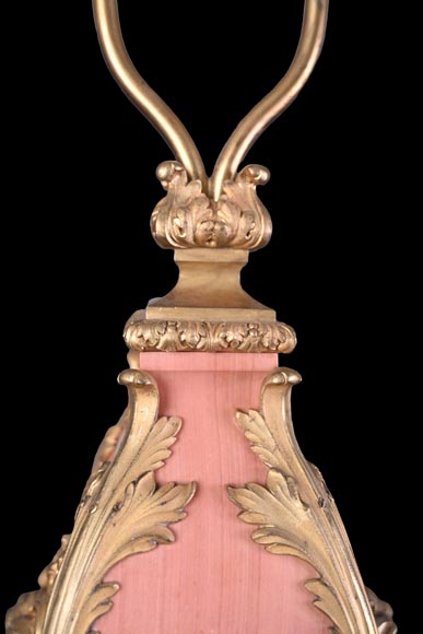 Fonderie Fumière & Co, Rococo pink marble lamp with gilded bronze masks, circa 1906-1926-4