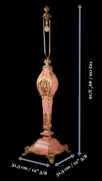 Fonderie Fumière & Co, Rococo pink marble lamp with gilded bronze masks, circa 1906-1926-11