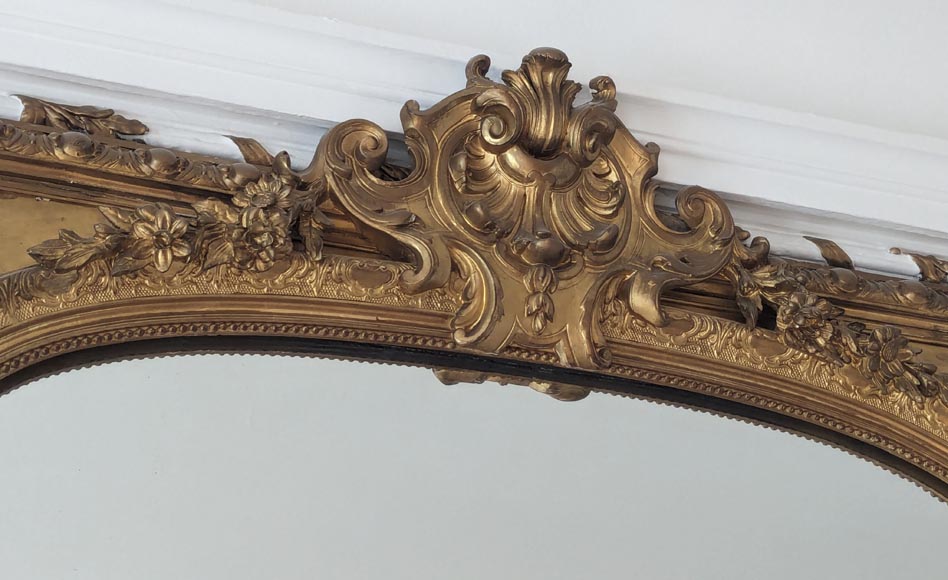 Regency-style gilded trumeau decorated with a cut leather shell-2