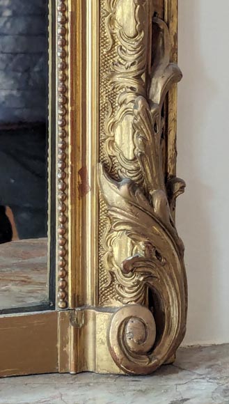 Regency-style gilded trumeau decorated with a cut leather shell-6