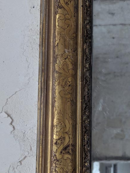 Louis XV-style gilded trumeau with engraved decoration-3