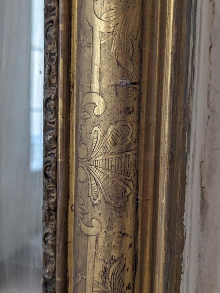 Louis XV-style gilded trumeau with engraved decoration-4