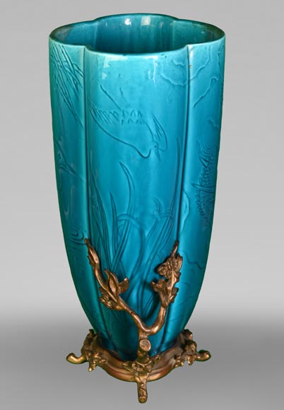 Théodore DECK, Two Japanese-style four-lobed vases, one with a frame, circa 1875-5