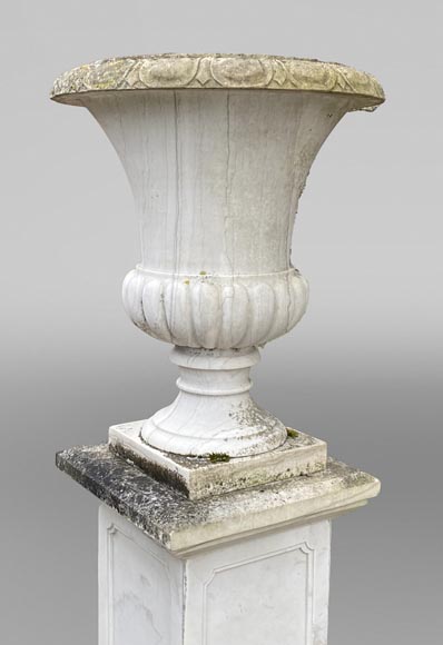 Pair of white marble Medici vases, 1980-6