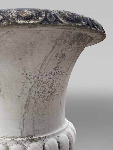 Pair of white marble Medici vases, 1980-8