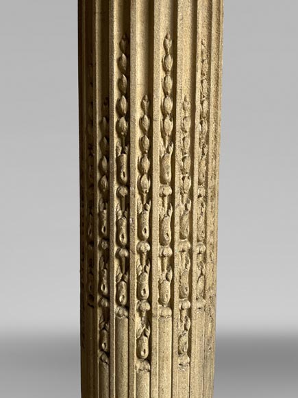 Pair of columns with oak leaves in carved wood and stucco, late 19th century-5