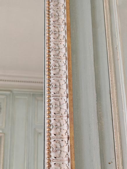 Napoleon III style mirror in carved wood decorated with a garland of flowers-7