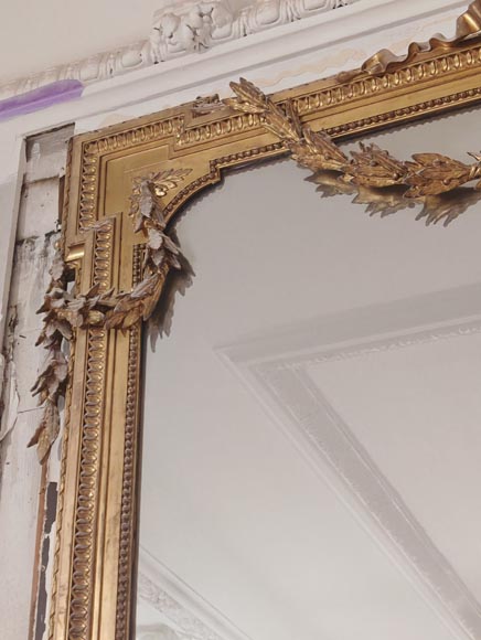 Large Napoleon III-style gilded trumeau with digital garland-3