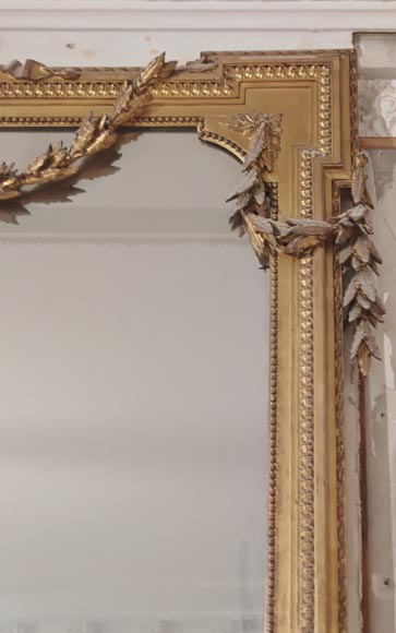 Large Napoleon III-style gilded trumeau with digital garland-4