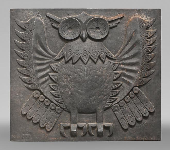 Art Deco fireback by Lucas, decorated with an owl-0