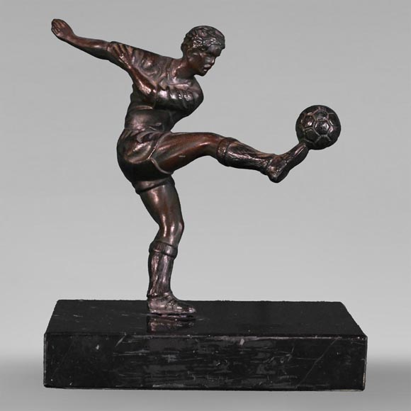 “Player and ball”, statuette in regula-0