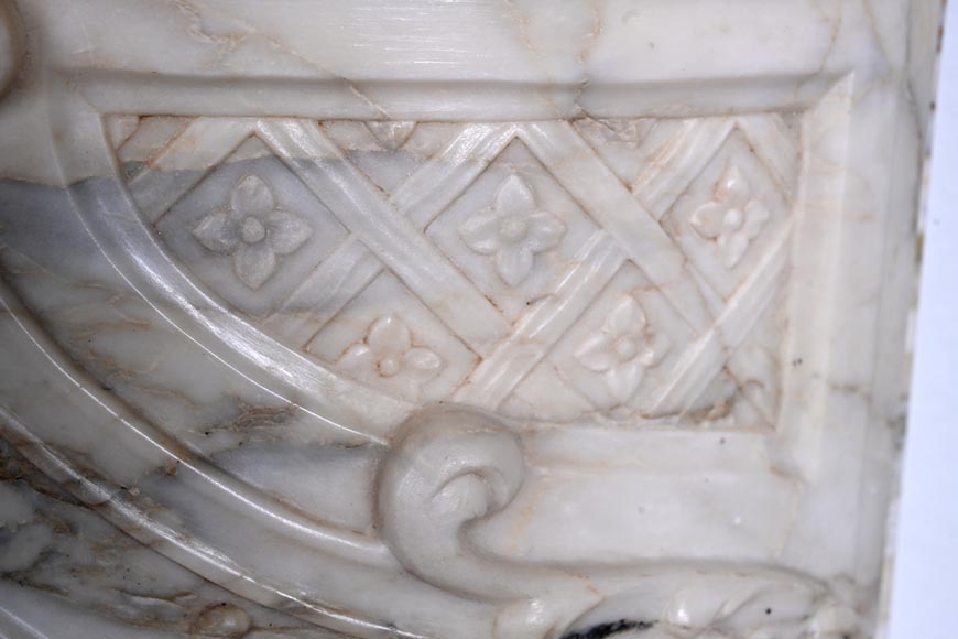 Louis XV period fireplace in Calacatta marble with finely carved entablature, 18th century-9