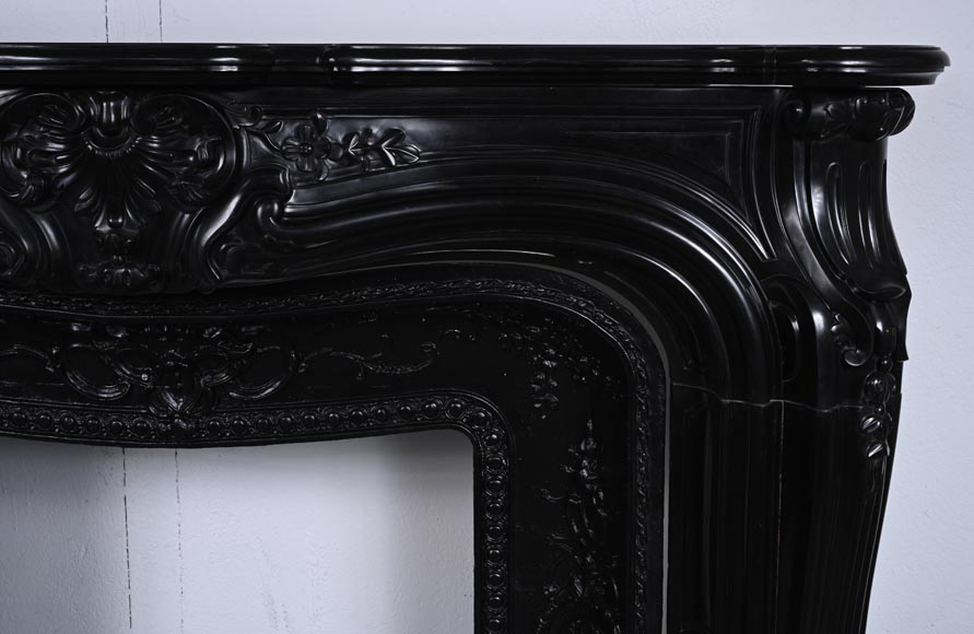 Cheminée de style Louis XV en marbre noir fin-9