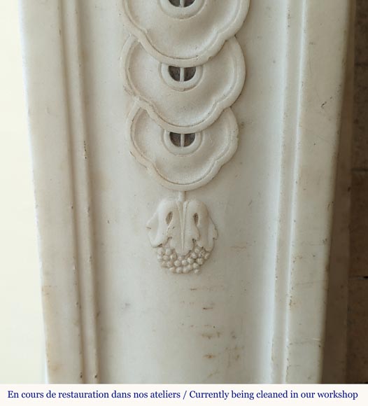 Louis XVI periode mantel in statuary marble adorned with a string of pearls-7
