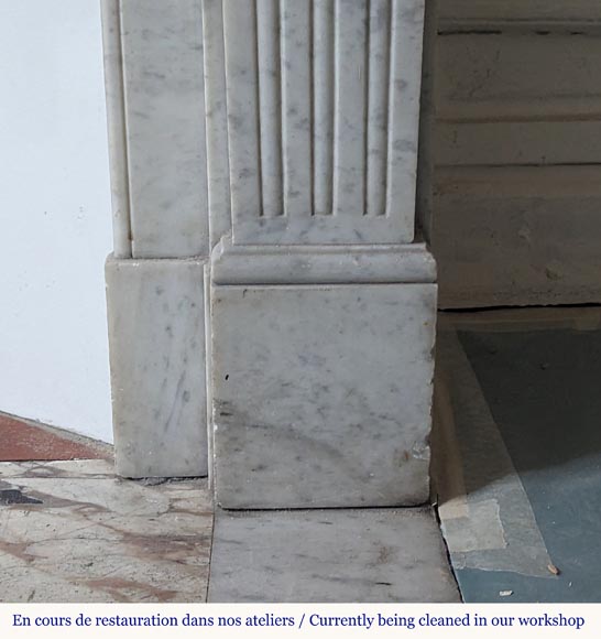 Louis XVI style mantel in Carrara marble adorned with rosettes-7