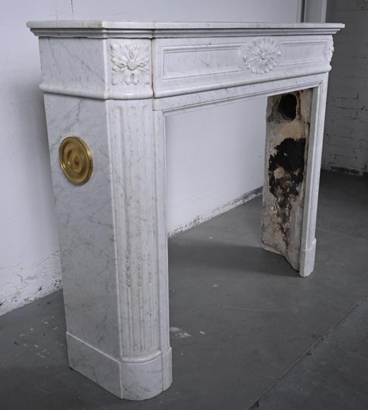 Louis XVI style Carrara marble mantel with rounded corners-3