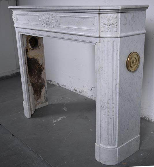 Louis XVI style Carrara marble mantel with rounded corners-6