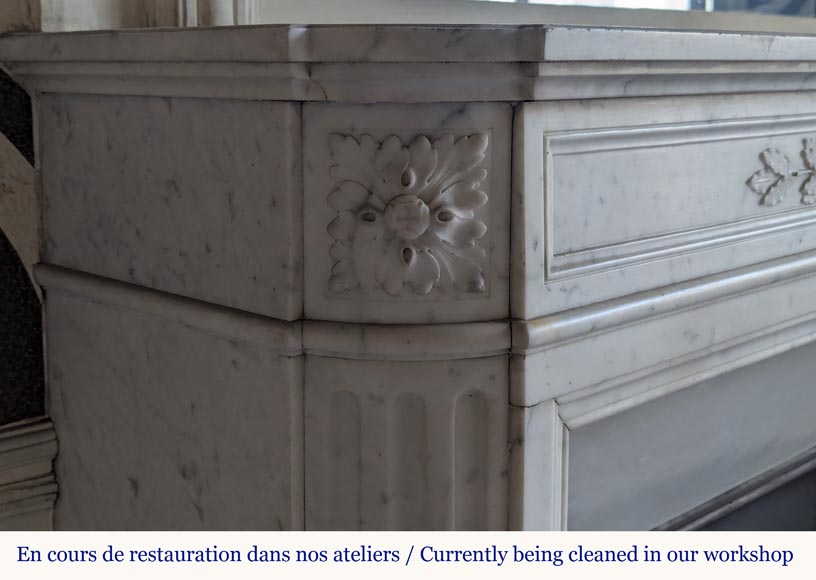 Round Louis XVI style mantel in Carrara marble adorned with a laurel wreath-7