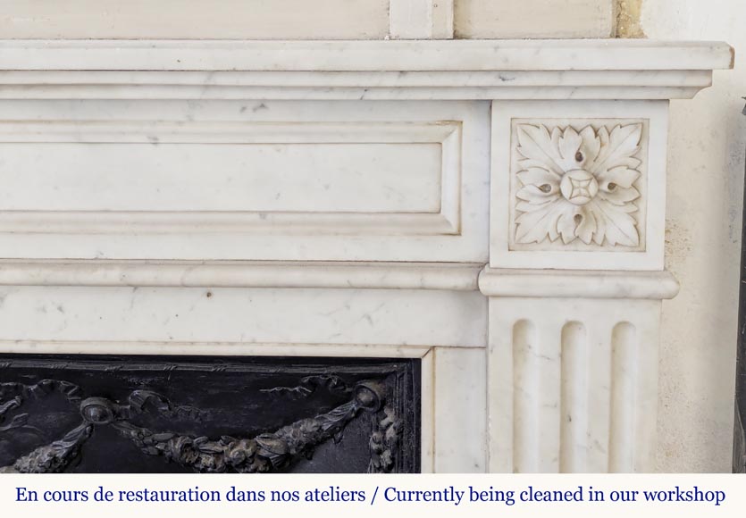 Louis XVI style mantel in Carrara marble adorned with rosettes-5