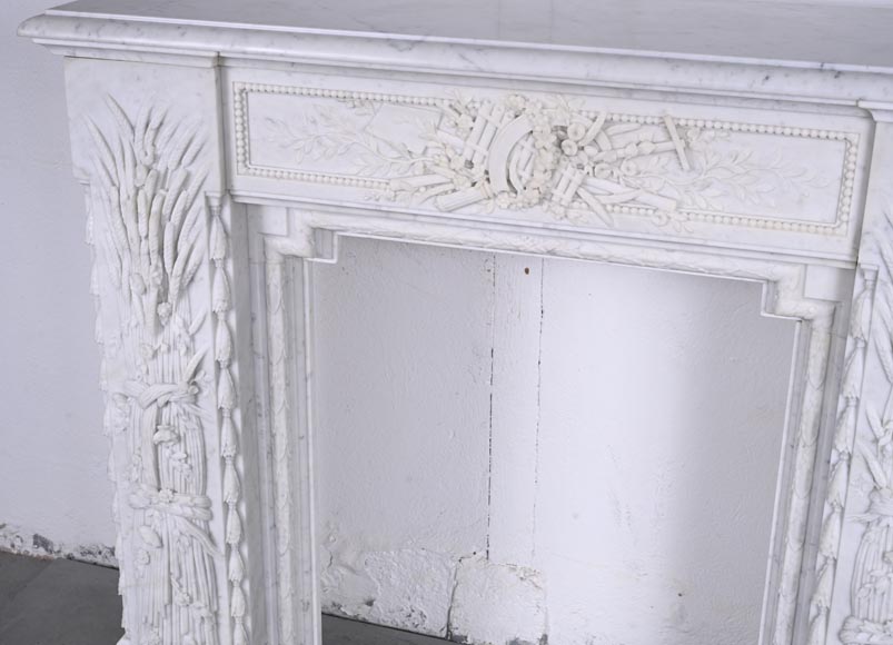 Napoleon III style mantel in Carrara marble with wheat ears-12