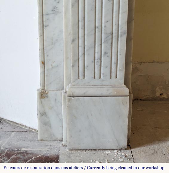 Louis XVI style mantel in veined Carrara marble adorned with rosettes-7