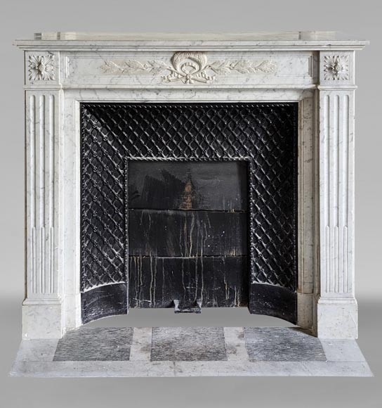 Louis XVI mantel in Carrara marble adorned with a laurel wreath-0