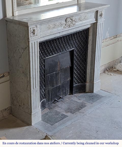 Louis XVI mantel in Carrara marble adorned with a laurel wreath-2