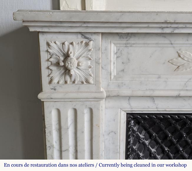 Louis XVI mantel in Carrara marble adorned with a laurel wreath-3