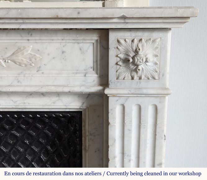 Louis XVI mantel in Carrara marble adorned with a laurel wreath-6