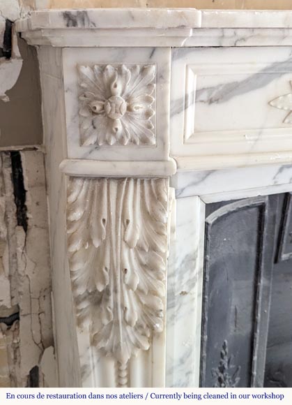 Curved Louis XVI style mantel in Arabescato marble decorated with a laurel wreath-4