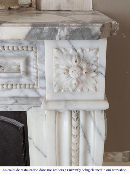 Louis XVI style mantel in Arabescato marble decorated with a frieze of pearls-6