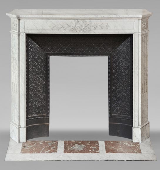 Louis XVI style mantel in Carrara marble adorned with a laurel wreath-0