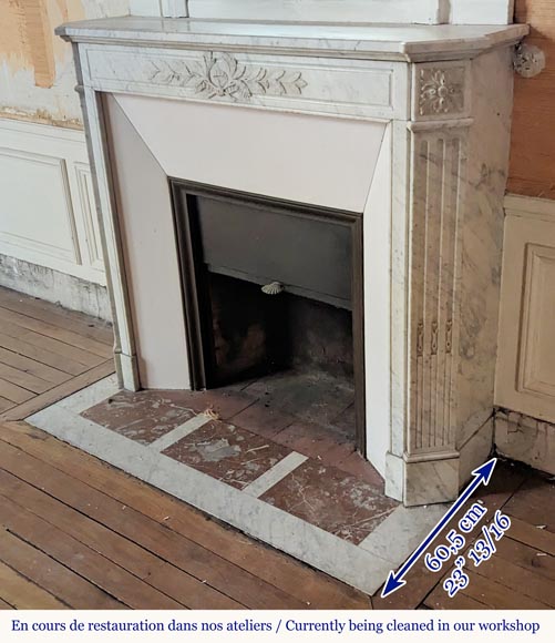 Louis XVI style mantel in Carrara marble adorned with a laurel wreath-6